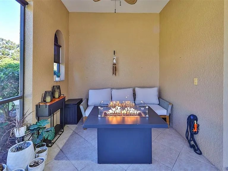 602 Saxony Blvd — Photo 42