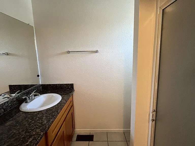 97 W D St #1D — Photo 5