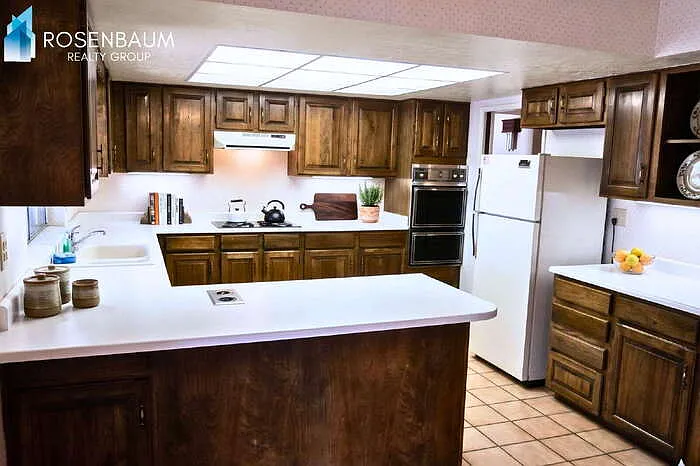 10442 W Avalon Dr — Photo 3