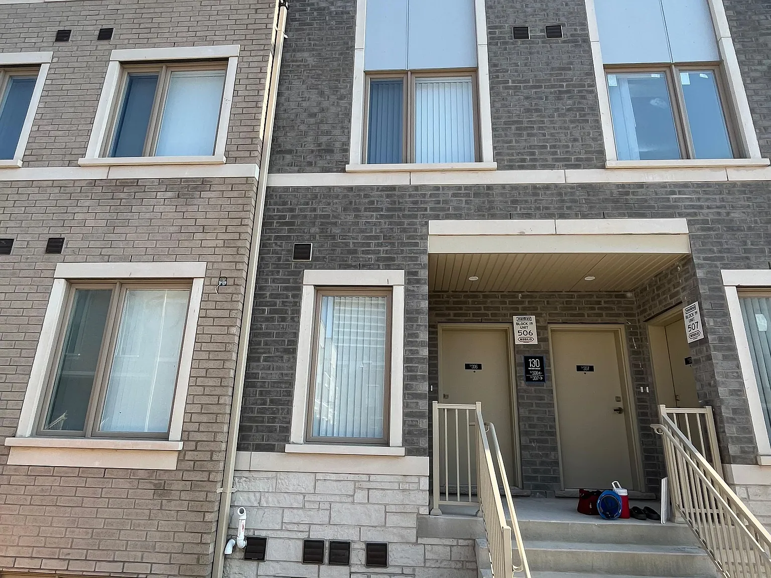 130 Honeycrisp Cres — Photo 1