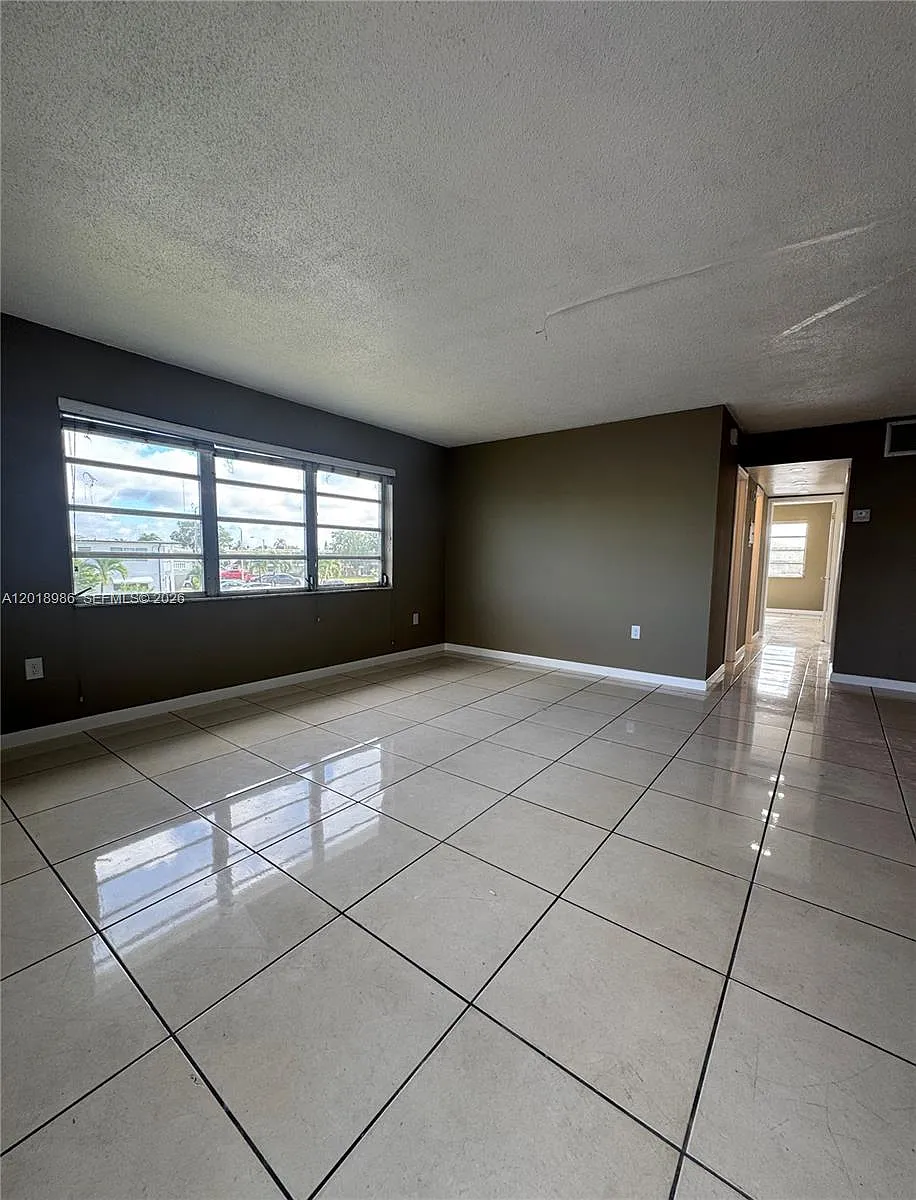 Building Photo - 65 NE 202nd Ter #Q33