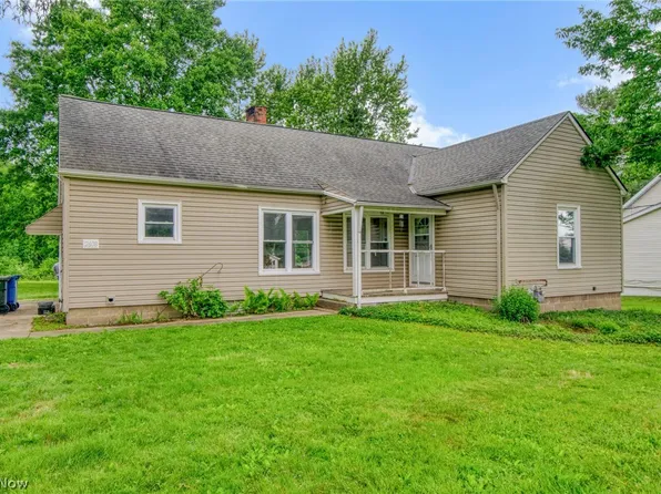 2608 Som Center Rd, Willoughby Hills, OH 44094