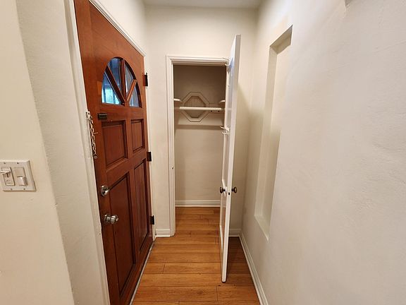 3rd image of 11566 Kittridge St