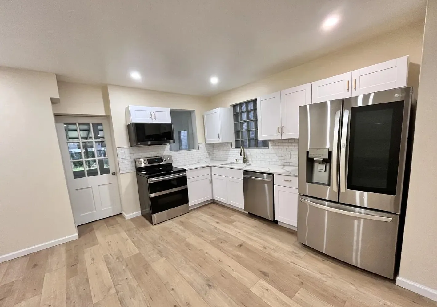 4 bed, 1.5 bath, 1428 sqft, $1,599 — Photo 2