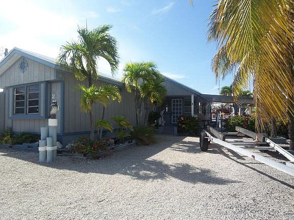 4th image of 214 Banyan Ln