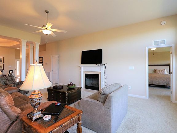 3rd image of 194 Primrose Cir