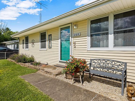 3rd image of 209 N Linnhill Ln