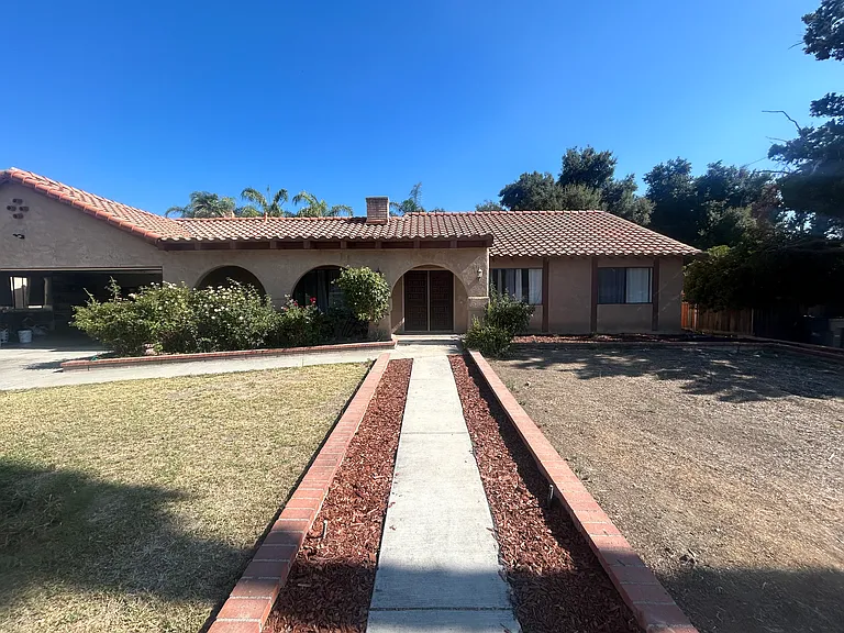 41633 Whittier Ave — Photo 1