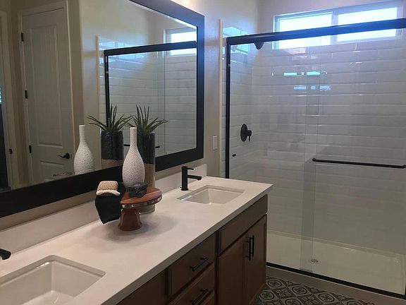 4th image of 2844 Kings Way