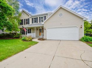 308 S Collins St, South Elgin, IL 60177