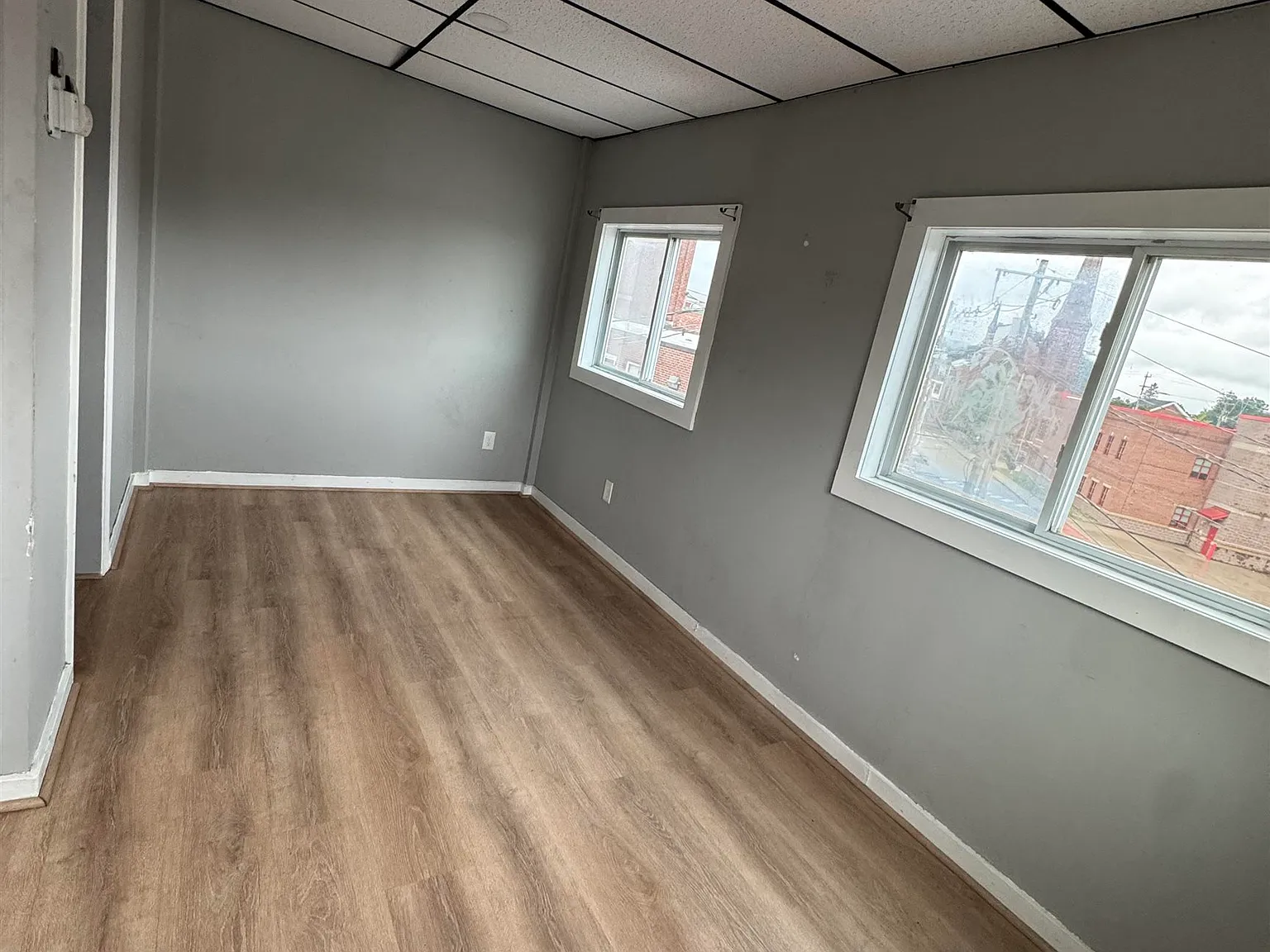 Studio, 300 sqft, $1,300 — Photo 3