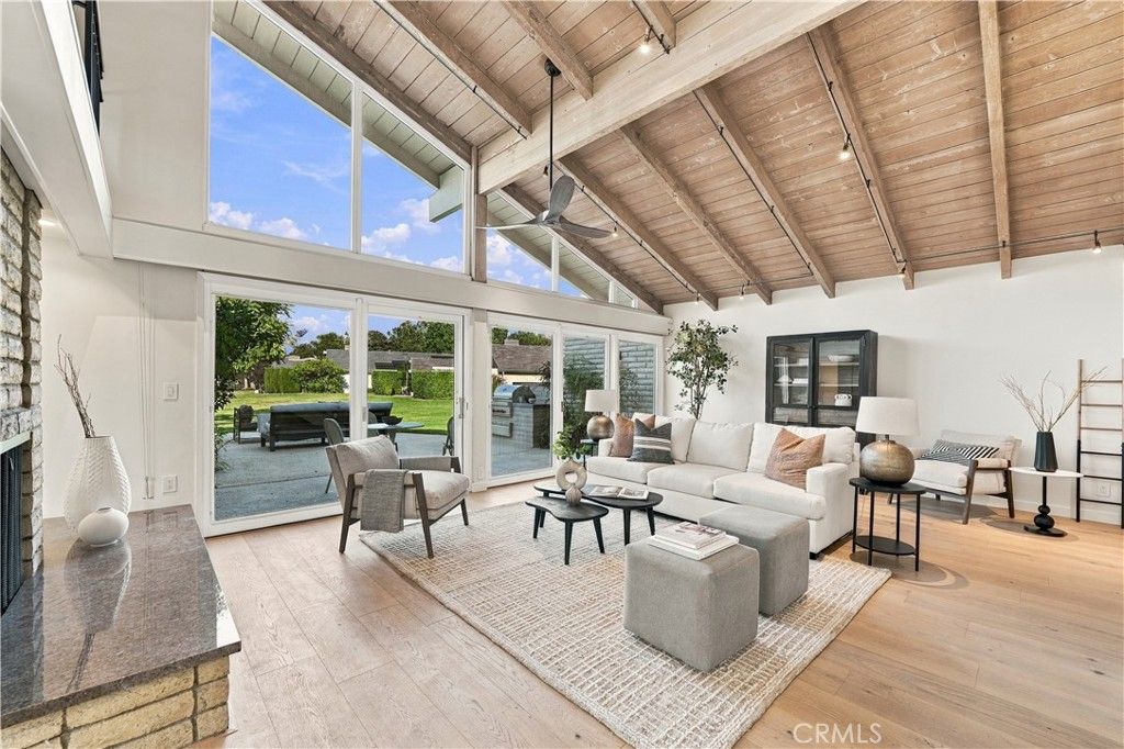 4220 N Virginia Vista 5