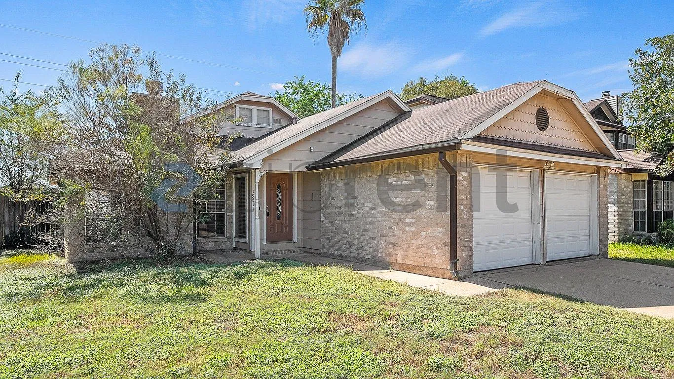 3 bed, 1599 sqft, $2,000 — Photo 2