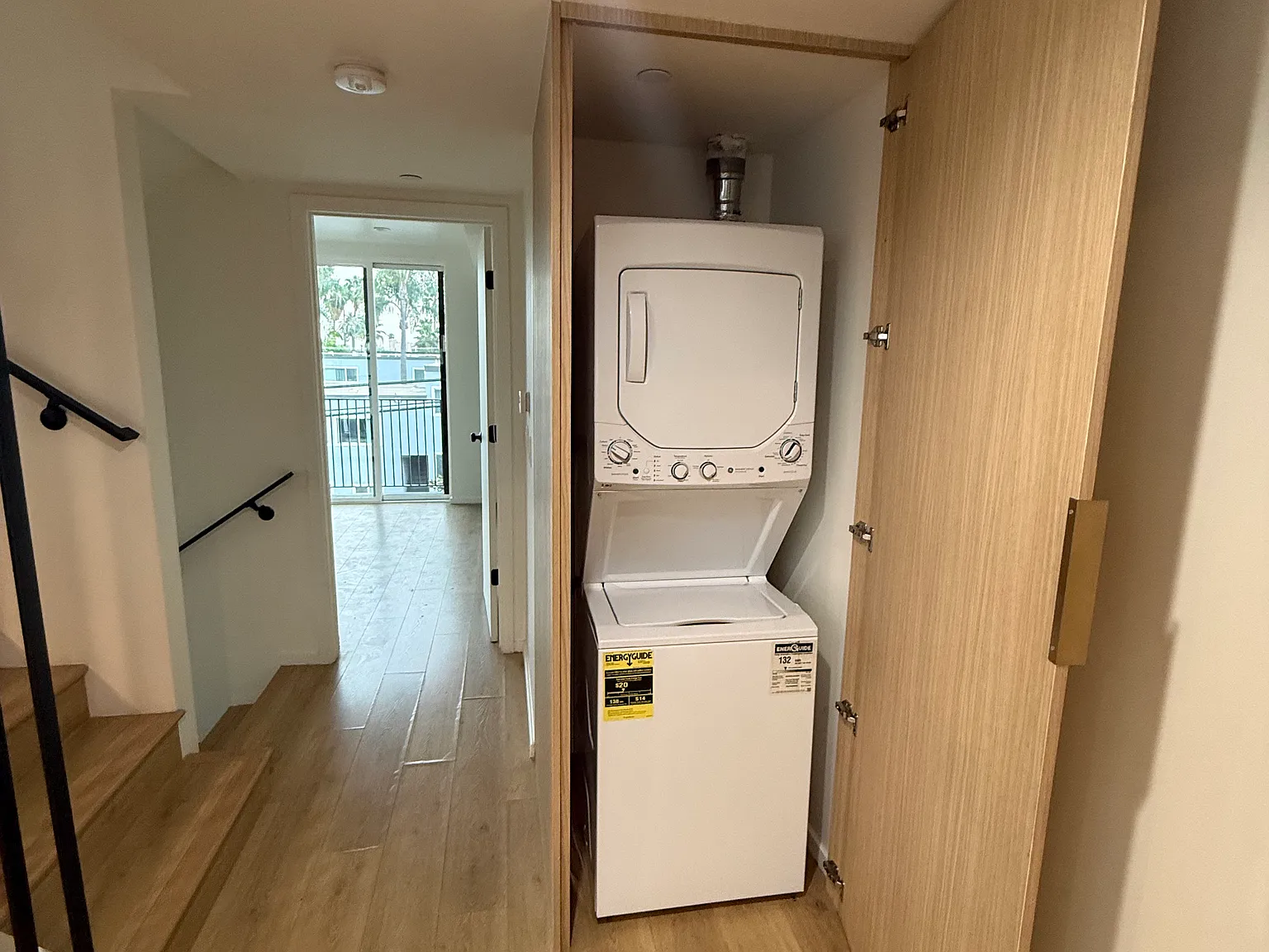 6541 De Longpre Ave — Photo 2