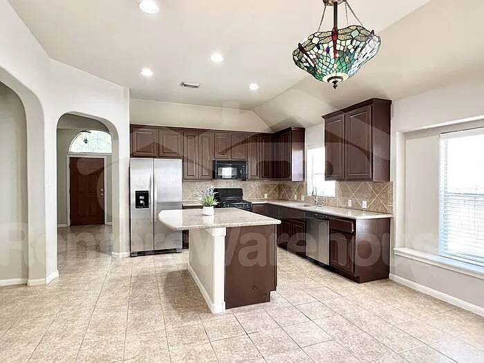 2217 Westfalian Trl — Photo 5