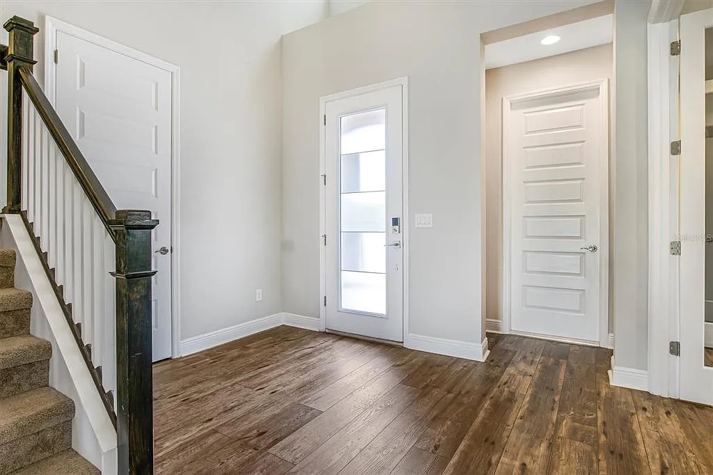 5 bed, 4.5 bath, 4295 sqft, $4,500 — Photo 3