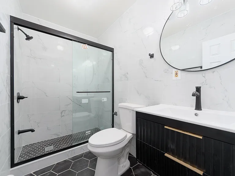 1538 Gates Ave #2F — Photo 4