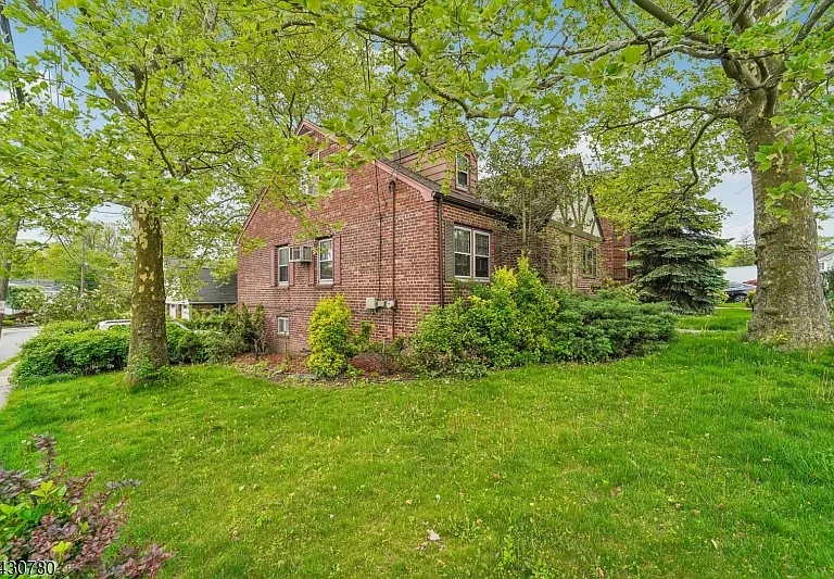 1030 Jassamine Way — Photo 3