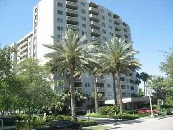 90 Edgewater Dr APT 818, Coral Gables, FL 33133
