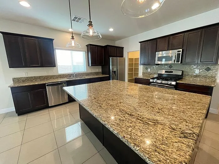 4 bed, 2.0 bath, 2354 sqft, $2,540 — Photo 3