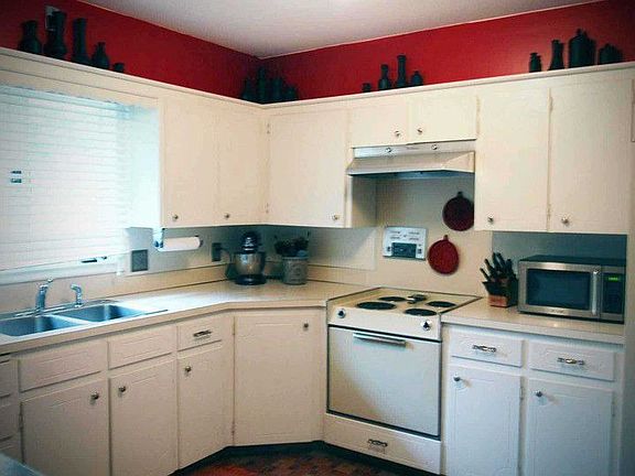 3rd image of 8124 Manderson Cir