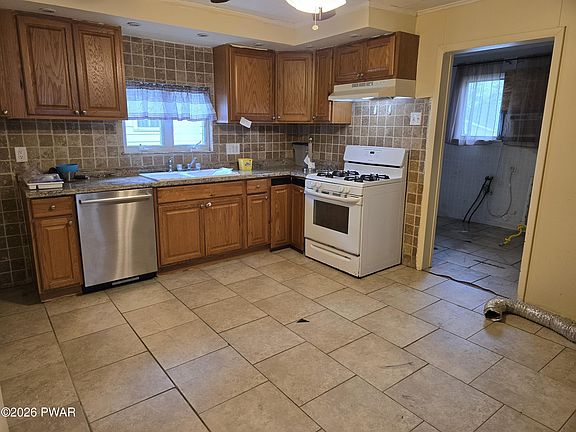 2nd image of 9 Glinko St