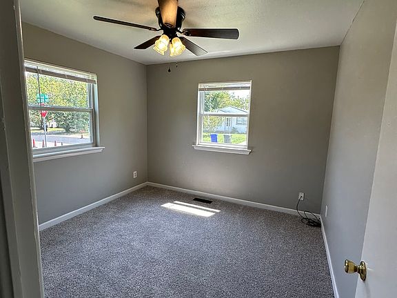 5th image of 632 Villa Dr
