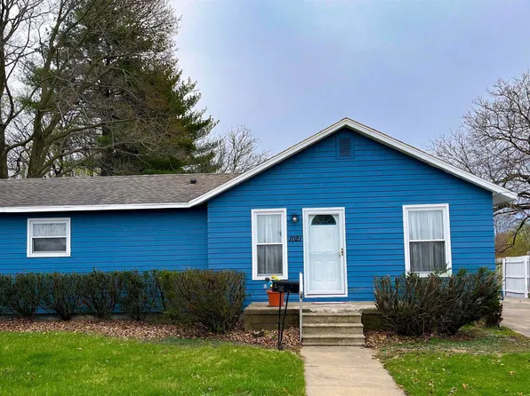 1021 E Elm St, Macomb, IL 61455