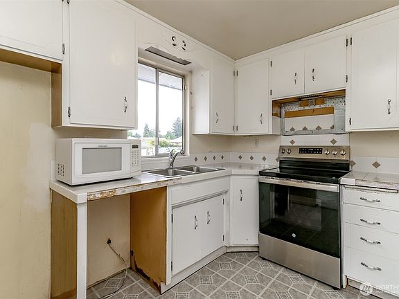 5th image of 10716 102nd Street SW