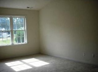 3106 Poinsetta Dr, Chester, VA 23831