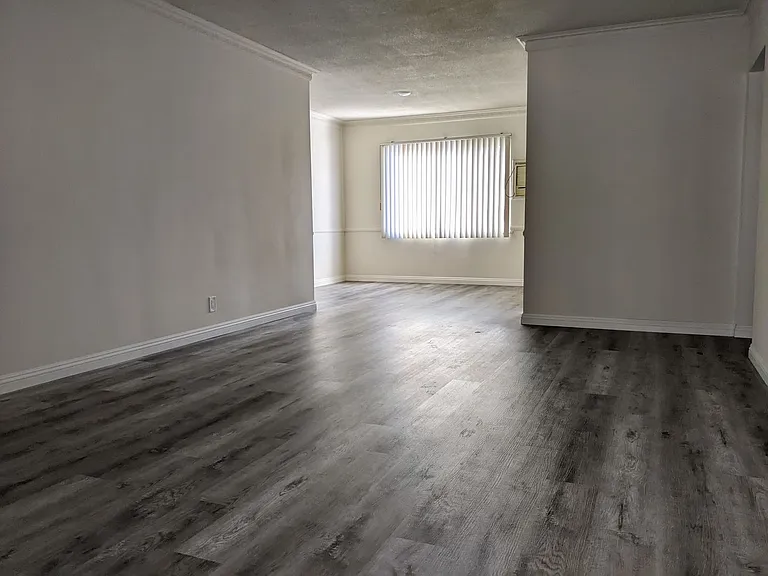 244 N Oakland Ave — Photo 5
