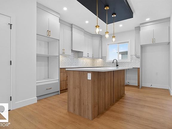3rd image of 55 Rosa Cres