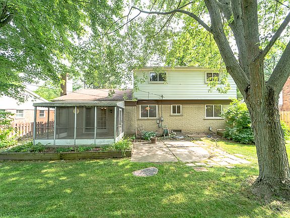 5th image of 330 Ely Dr N