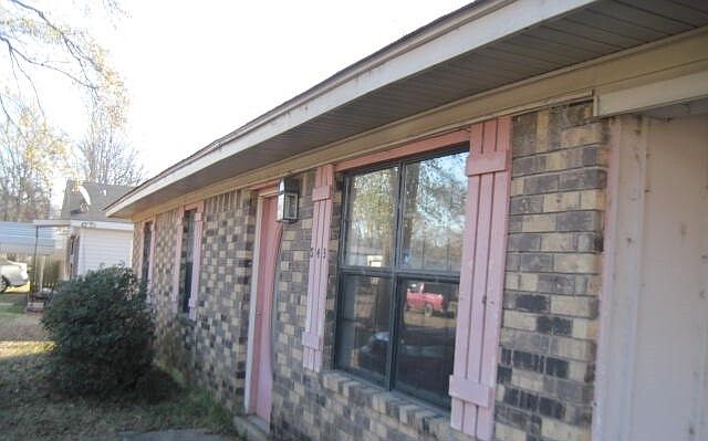 1st image of 543 Oak St