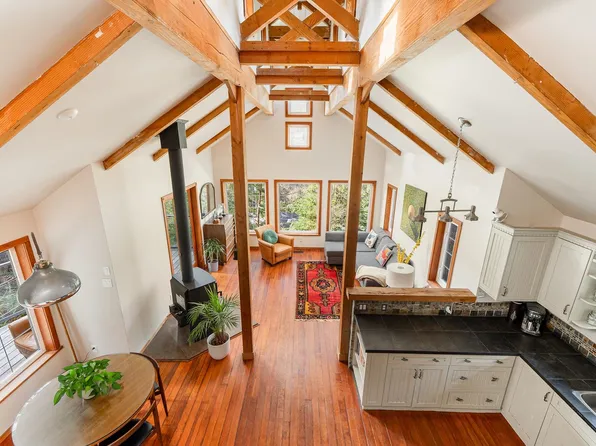 1245 Adams Rd, Bowen Island, BC V0N 1G2