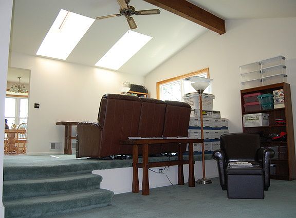 3rd image of 1228 Evergreen Ave