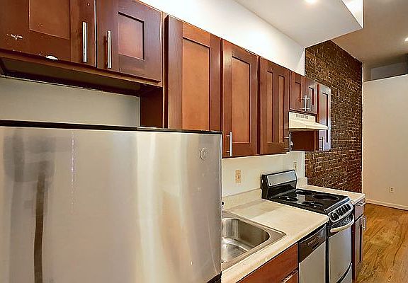 4th image of 1039 Fulton St #1R