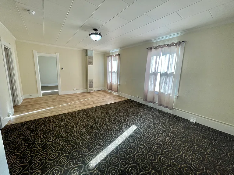 900 N Park St #3 — Photo 10