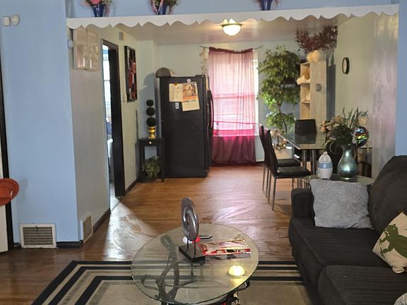 4th image of 604 Anchor St