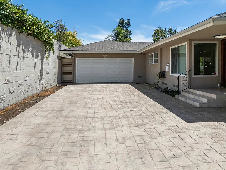 1808 Fern Ln — Photo 3