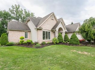5 Persimmon Dr, Penfield, NY 14526