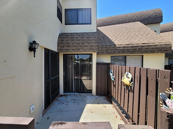 3rd image of 1170 Lake McGregor Dr APT 2C