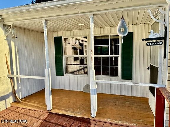 2nd image of 315 W Mount Rd