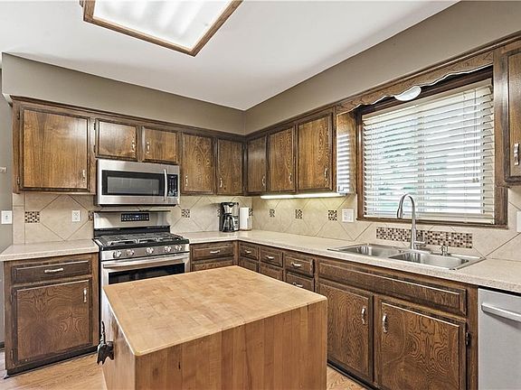 2nd image of 7601 NW 69th Ter