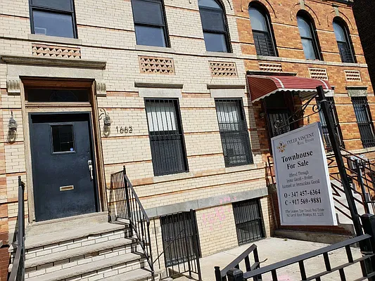 Sold by Tyler Vincent Real Estate Inc | media 14