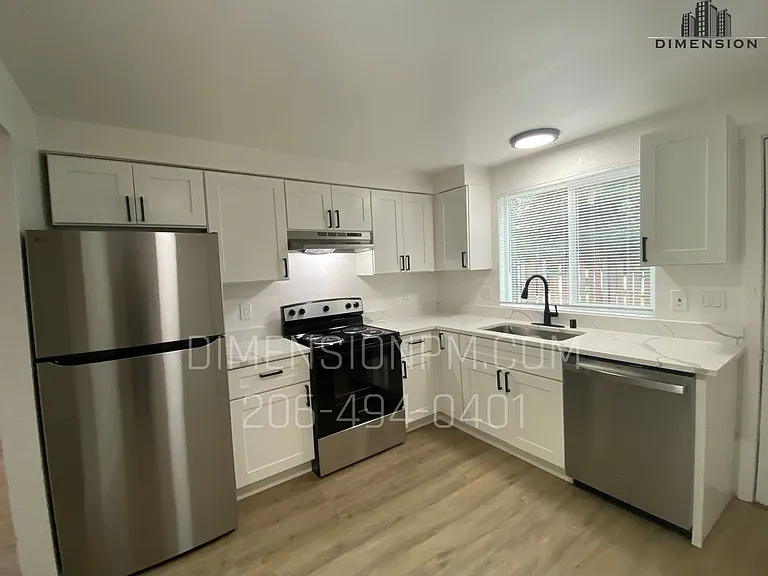 Refreshed 4-Plex in the Heart of Auburn — Photo 2