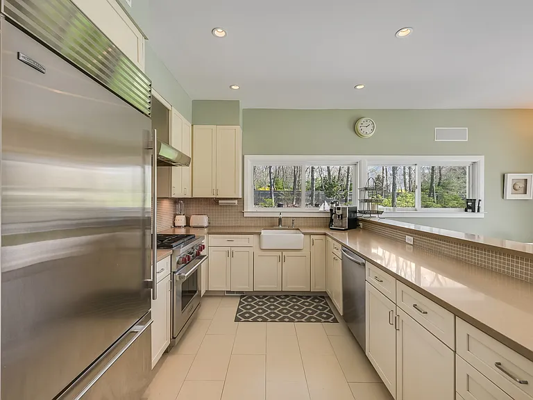 30 Harbor View Dr — Photo 7