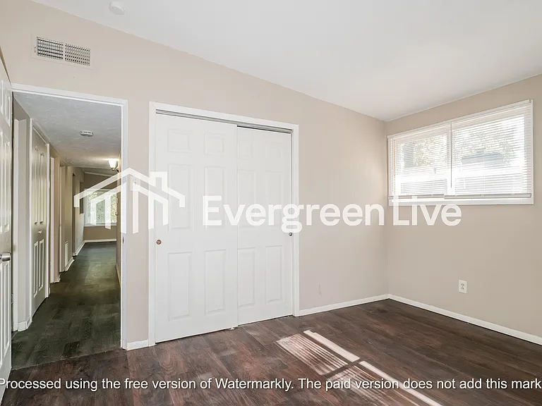 330 Holiday Hl — Photo 11