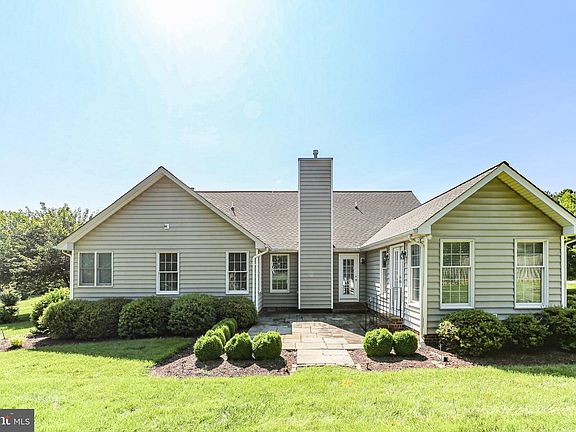 4th image of 105 Brooke Dr