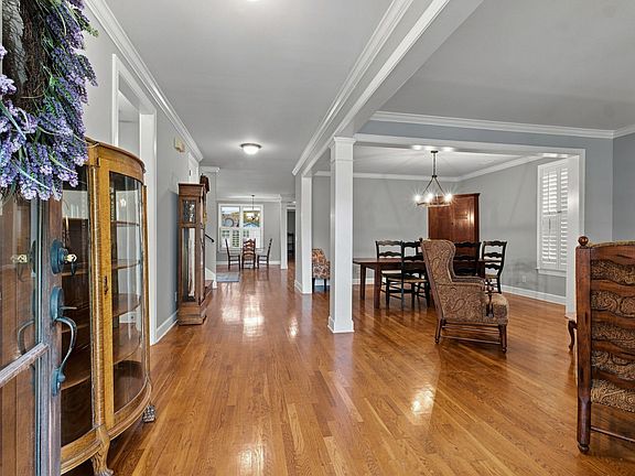 5th image of 1325 Barkleigh Ln